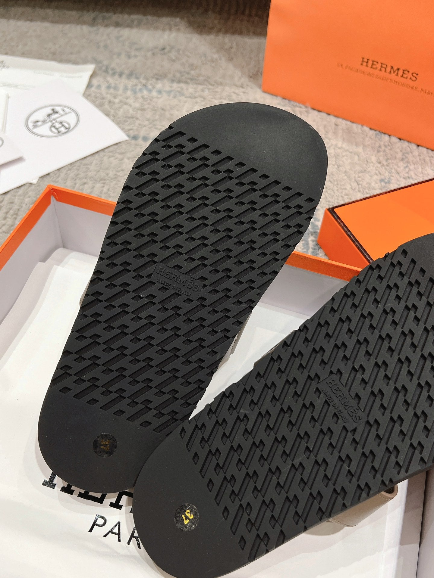 Hermès Chypre Leather Slides – 2023SS