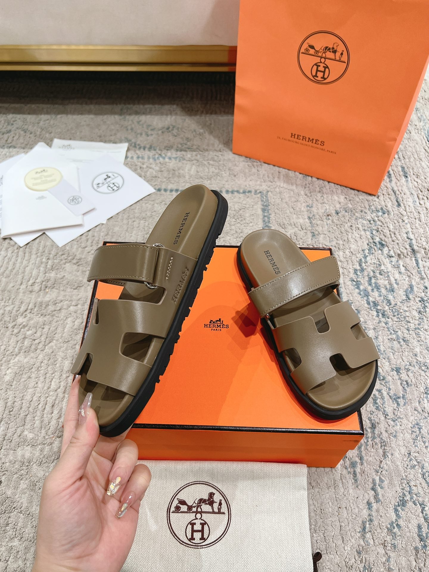Hermès Chypre Leather Slides – 2023SS