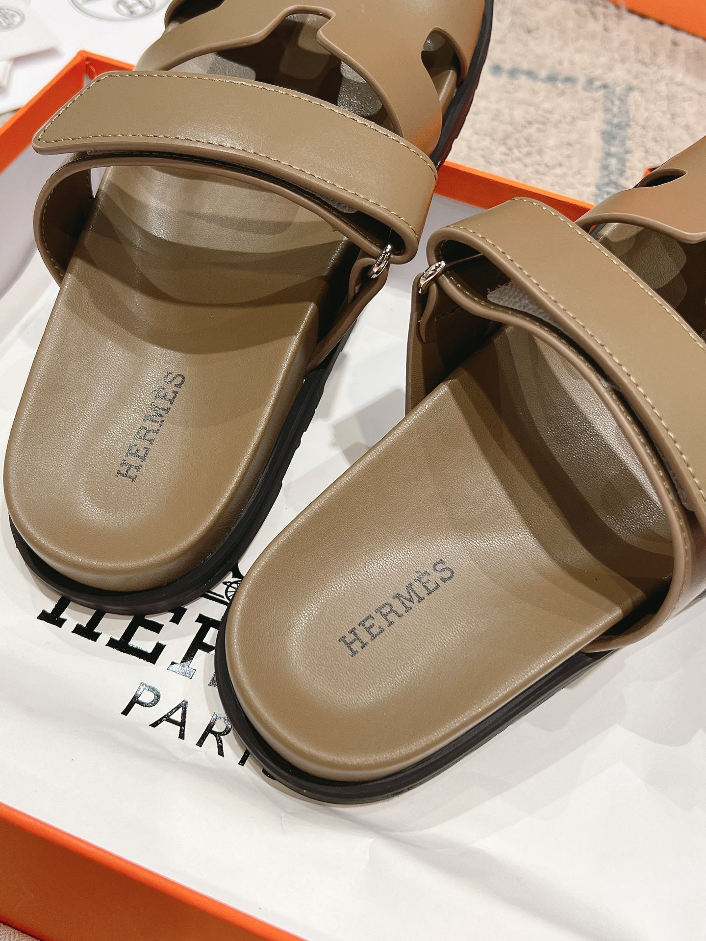 Hermès Chypre Leather Slides – 2023SS