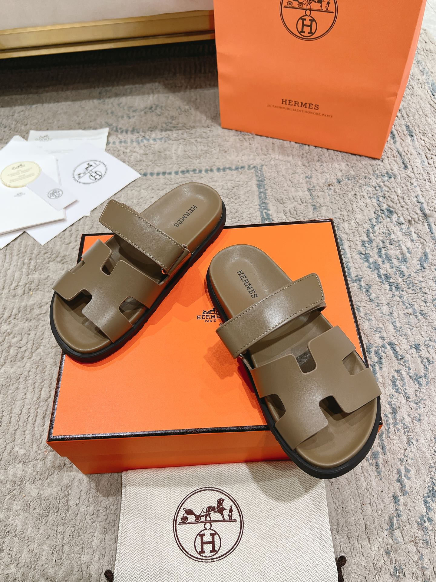 Hermès Chypre Leather Slides – 2023SS