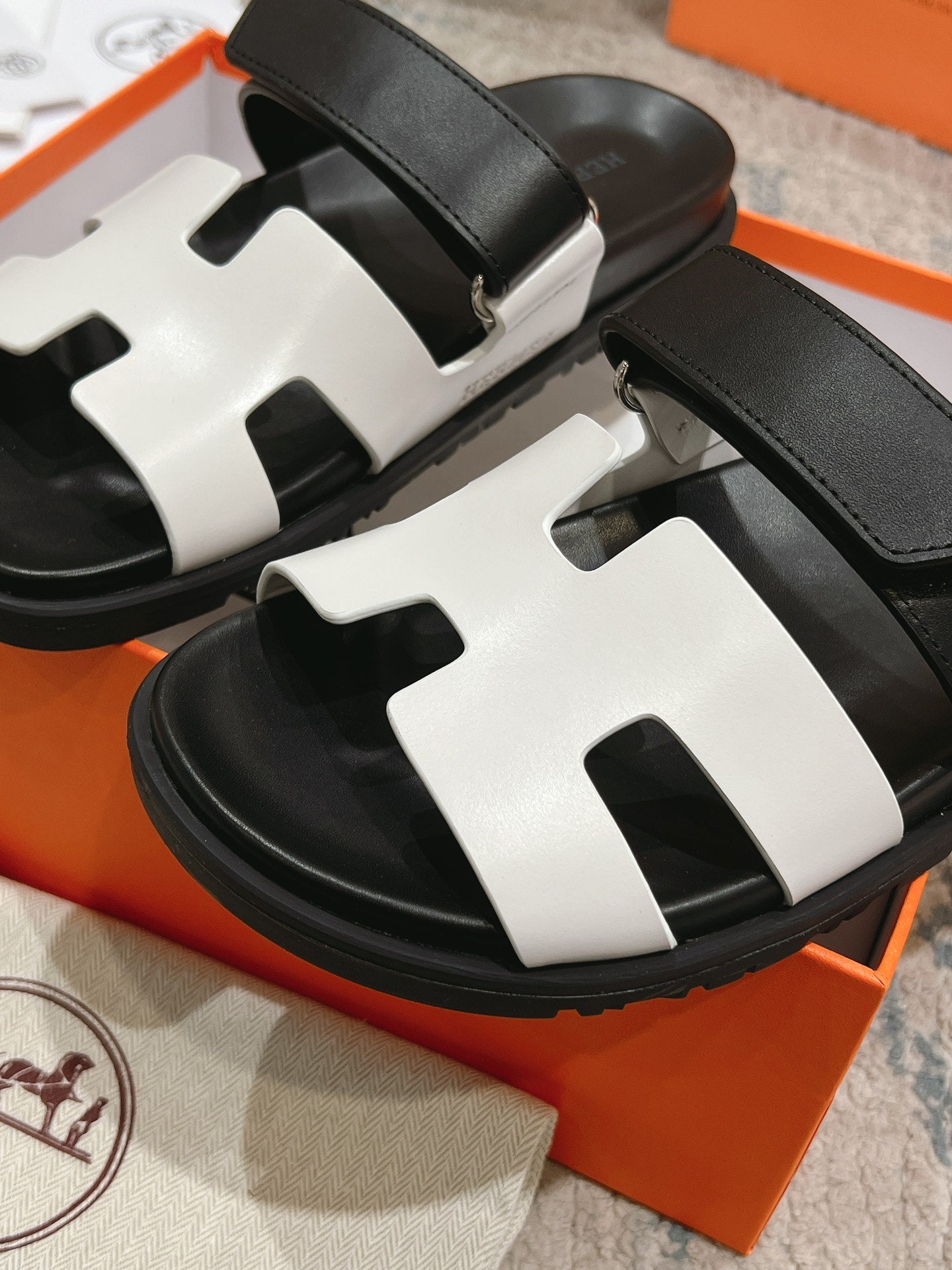 Hermès Chypre Leather Slides – 2023SS