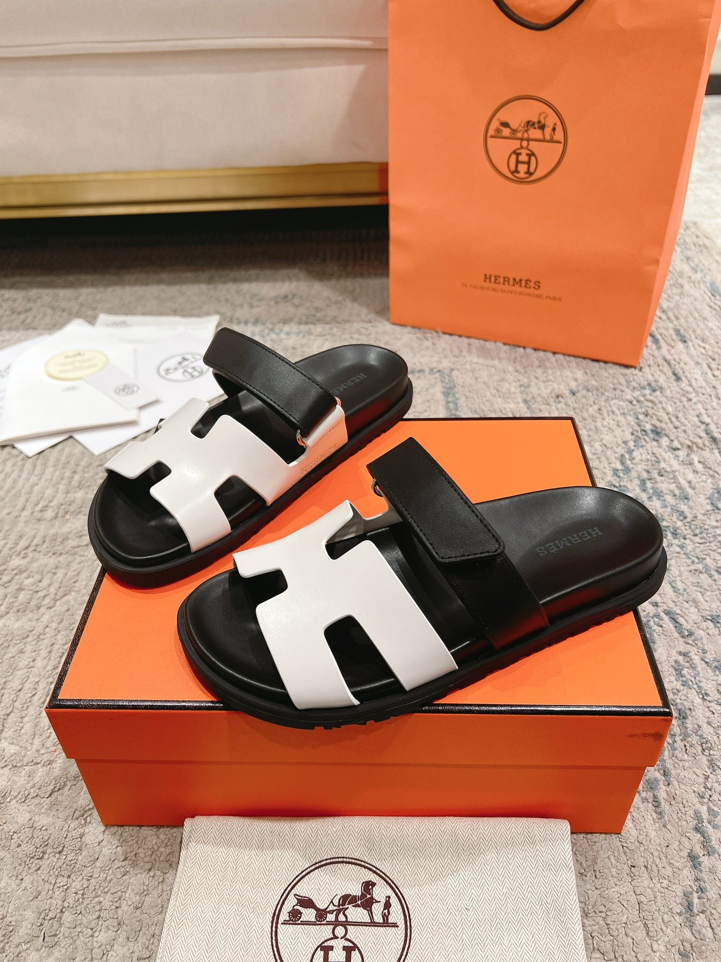 Hermès Chypre Leather Slides – 2023SS