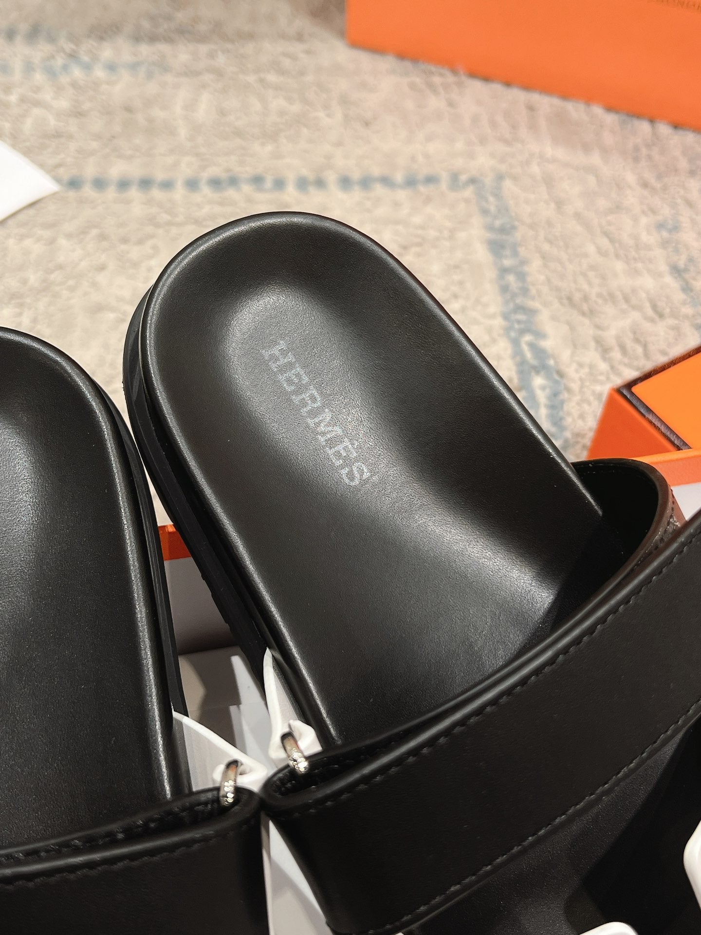 Hermès Chypre Leather Slides – 2023SS