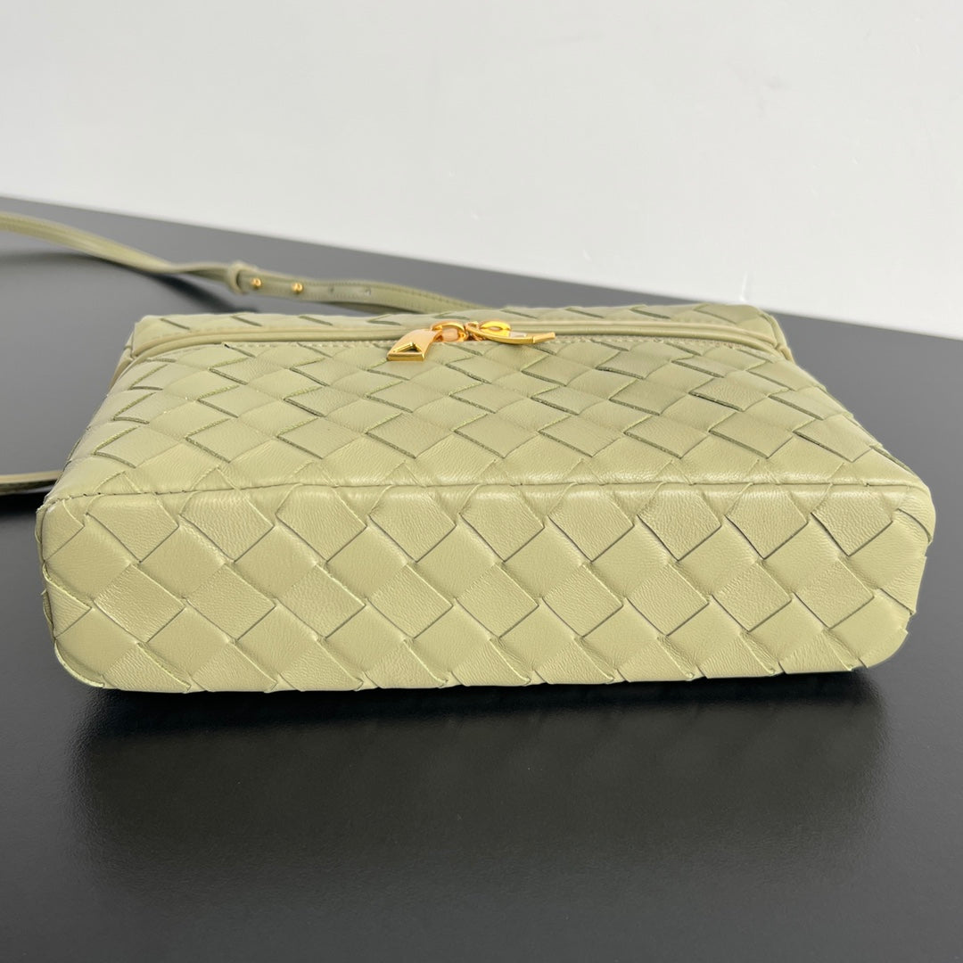 Bottega Veneta Intrecciato Vanity Case