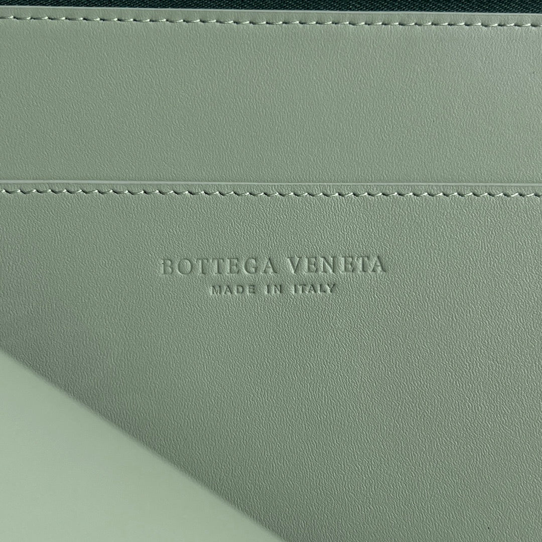 Bottega Veneta Intreccio Half-Zip Clutch Bag 607479