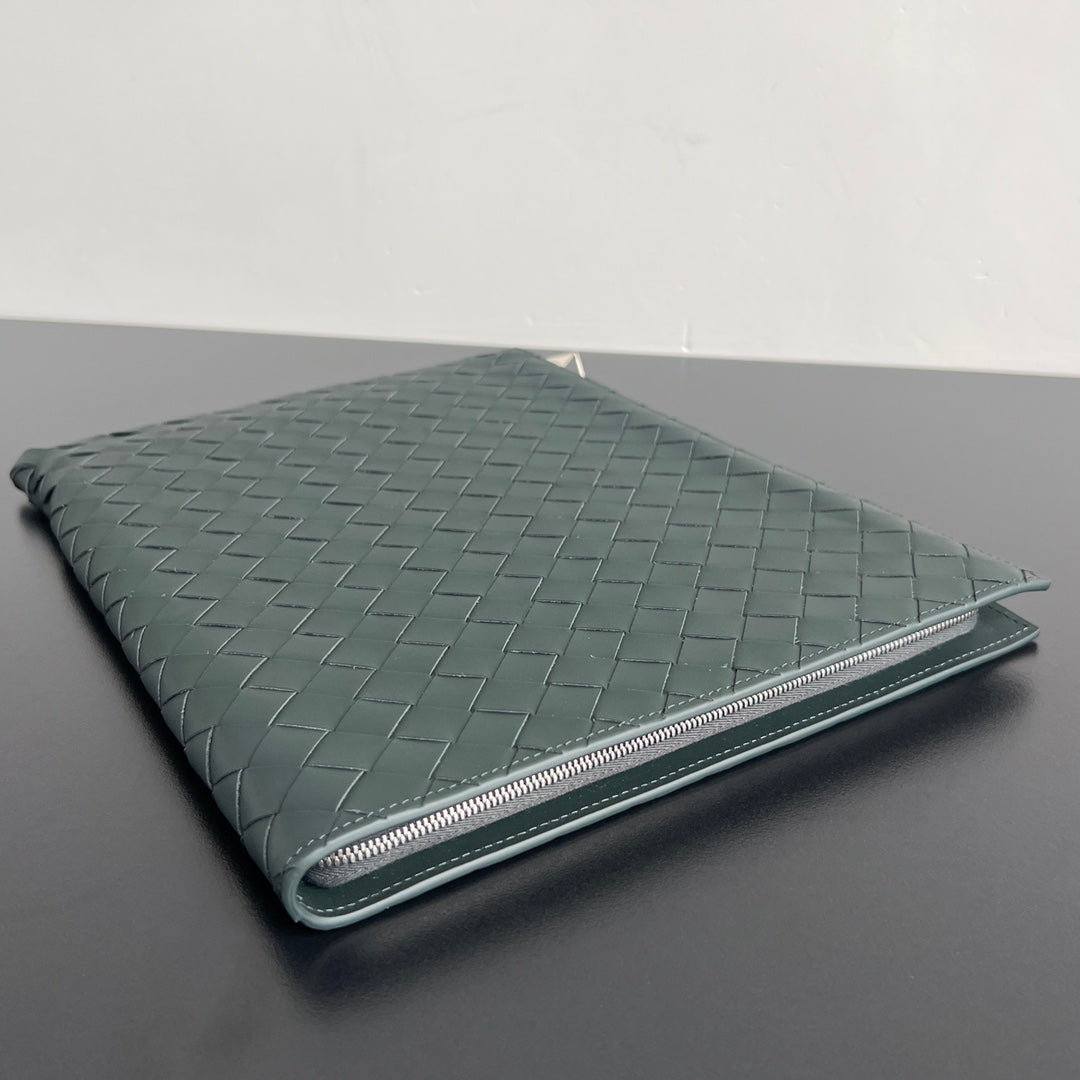 Bottega Veneta Intreccio Half-Zip Clutch Bag 607479