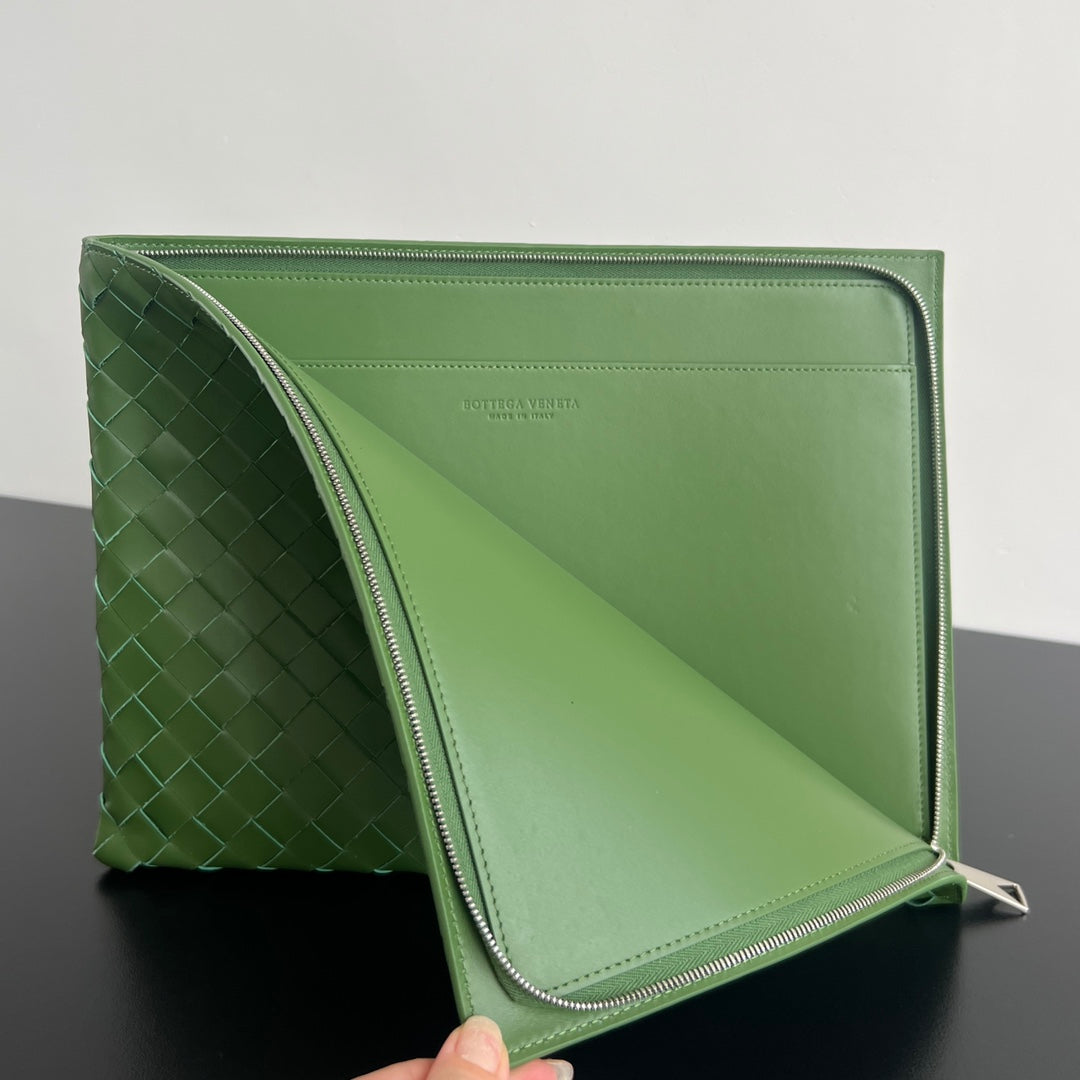 Bottega Veneta Intreccio Half-Zip Clutch Bag 607479