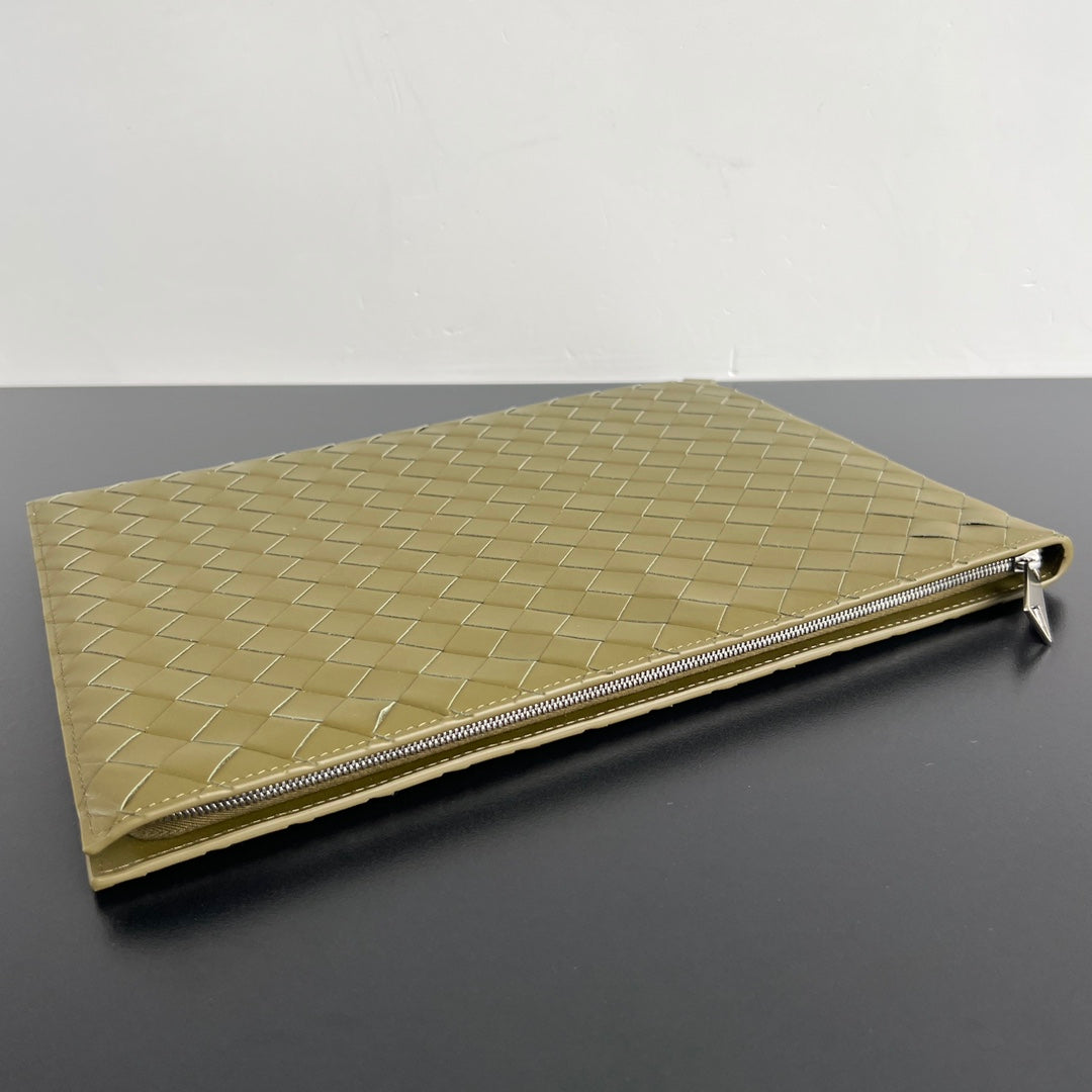 Bottega Veneta Intreccio Half-Zip Clutch Bag 607479