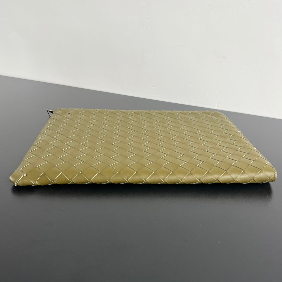 Bottega Veneta Intreccio Half-Zip Clutch Bag 607479