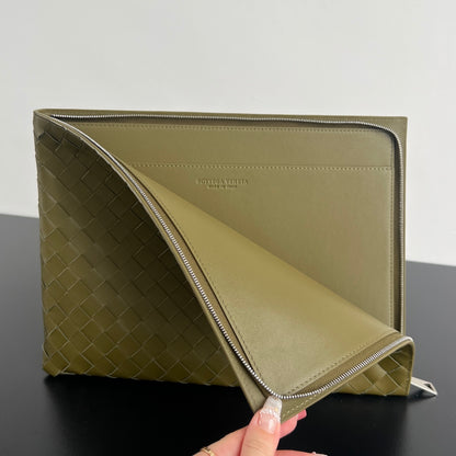 Bottega Veneta Intreccio Half-Zip Clutch Bag 607479
