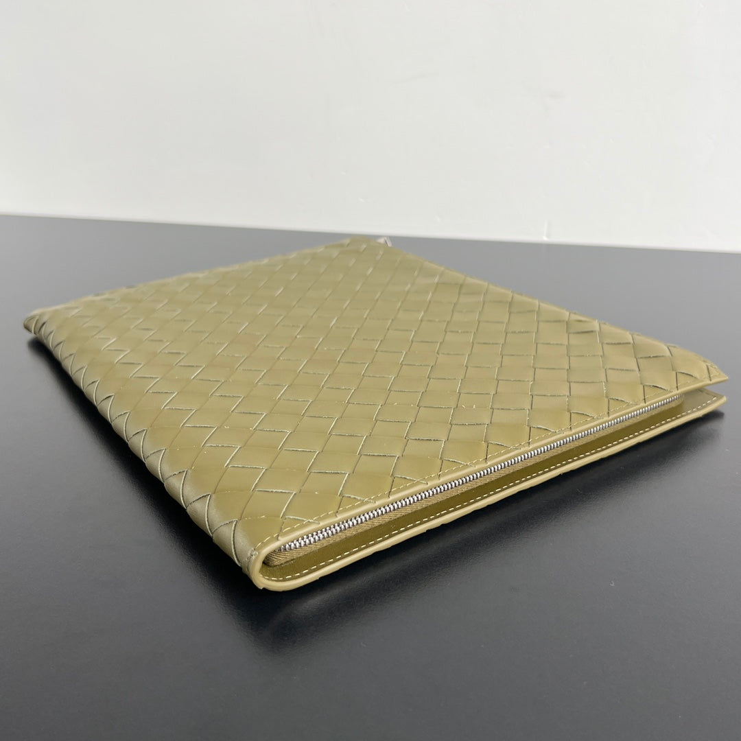 Bottega Veneta Intreccio Half-Zip Clutch Bag 607479