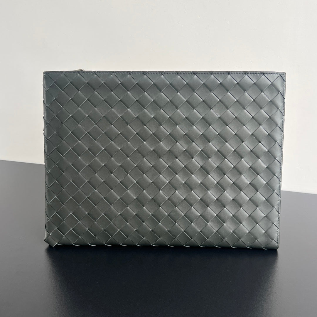 Bottega Veneta Intreccio Half-Zip Clutch Bag 607479