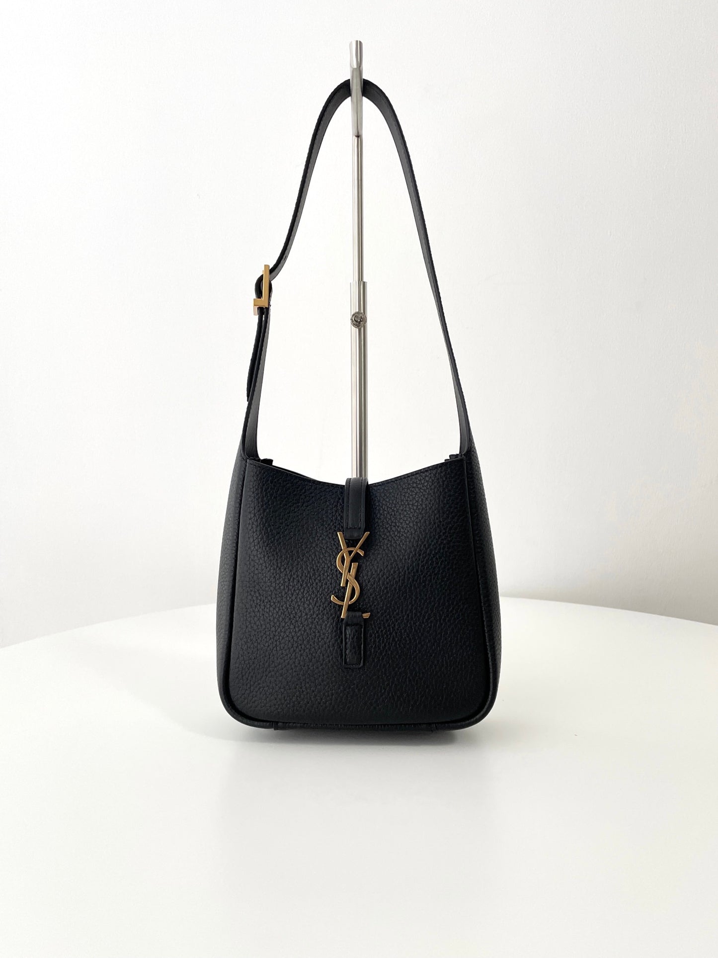 Saint Laurent LE 5 À 7 Soft Hobo Mini – 2024 Collection