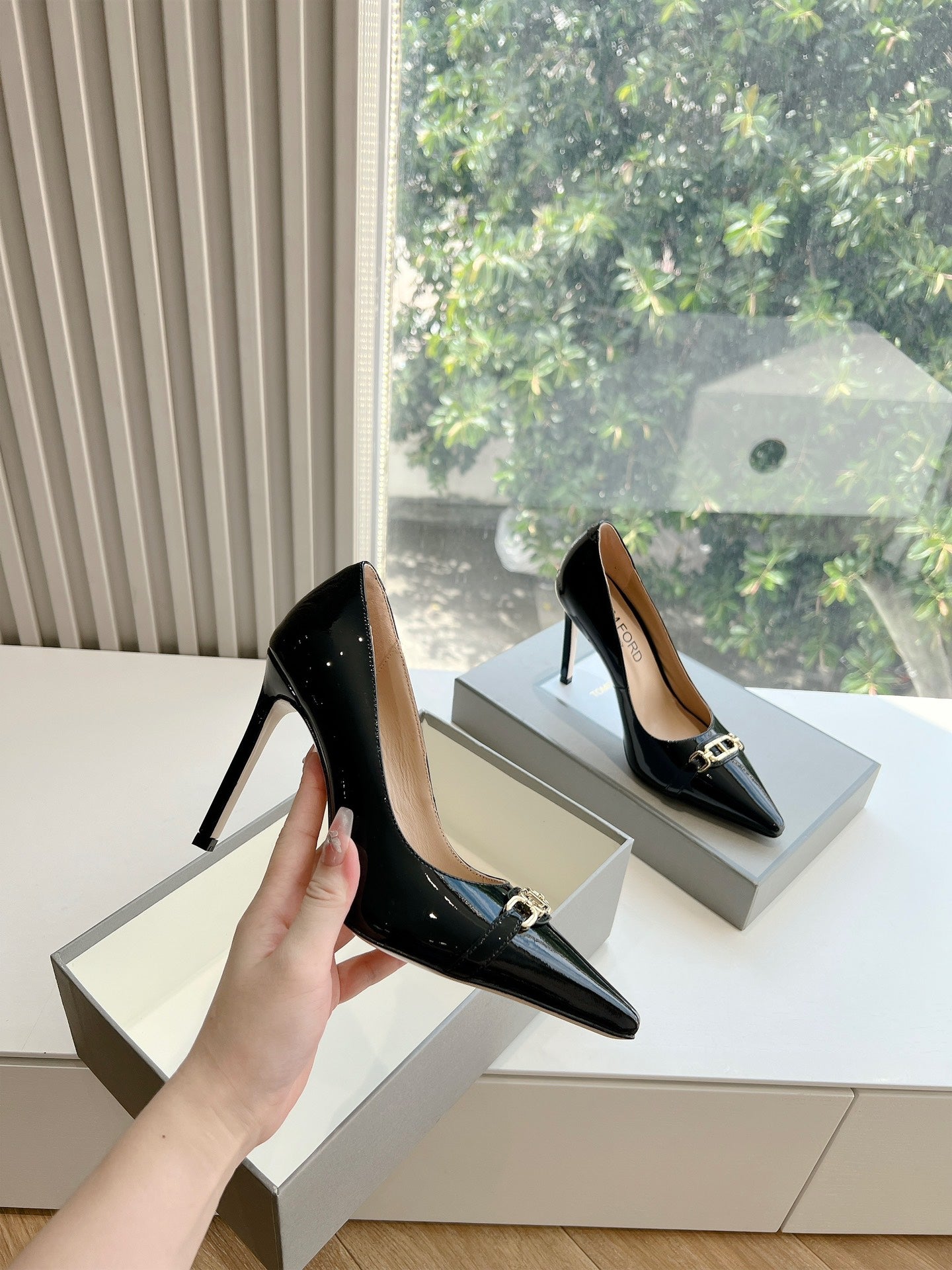 Tom Ford Sparkle Patent Leather Pumps – FW24 Collection
