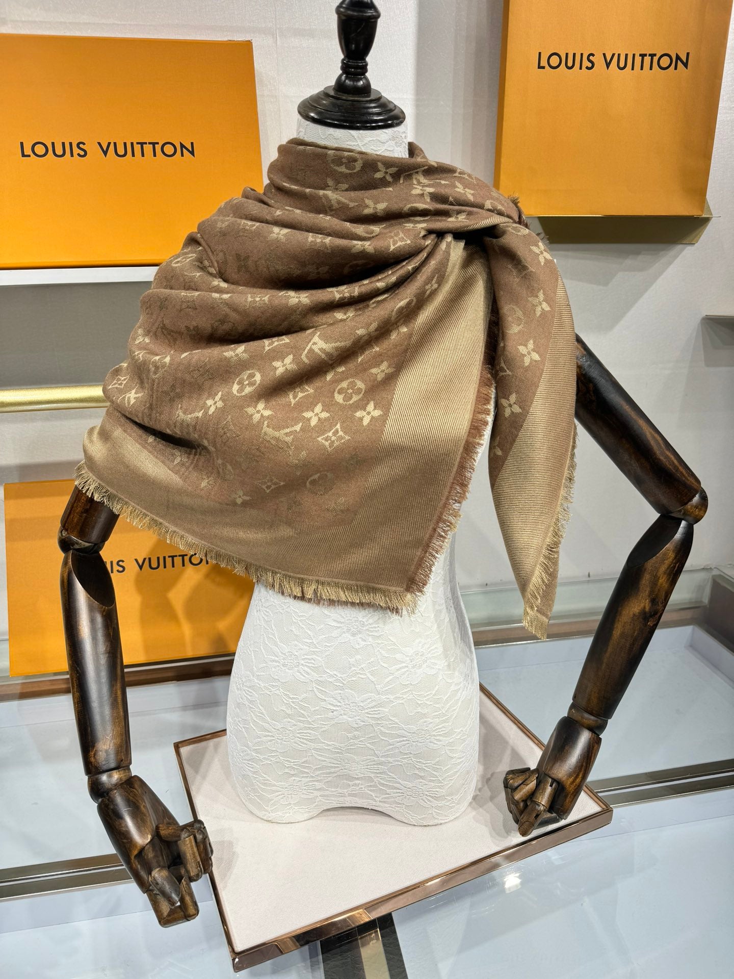 Louis Vuitton Classic Monogram Jacquard Shawl – 2024 New Color
