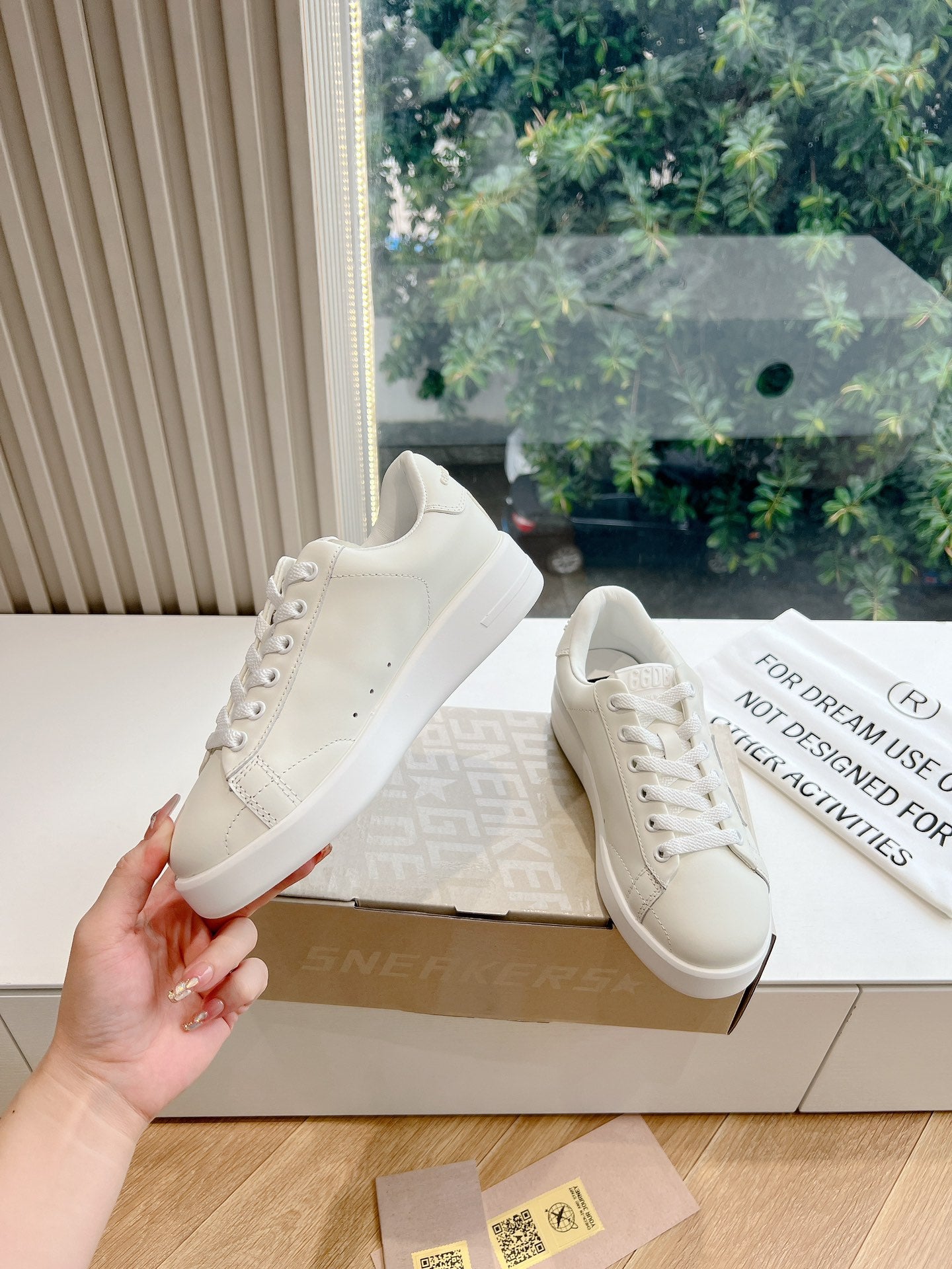 Golden Goose Space Distressed Sneakers – 2024 Collection