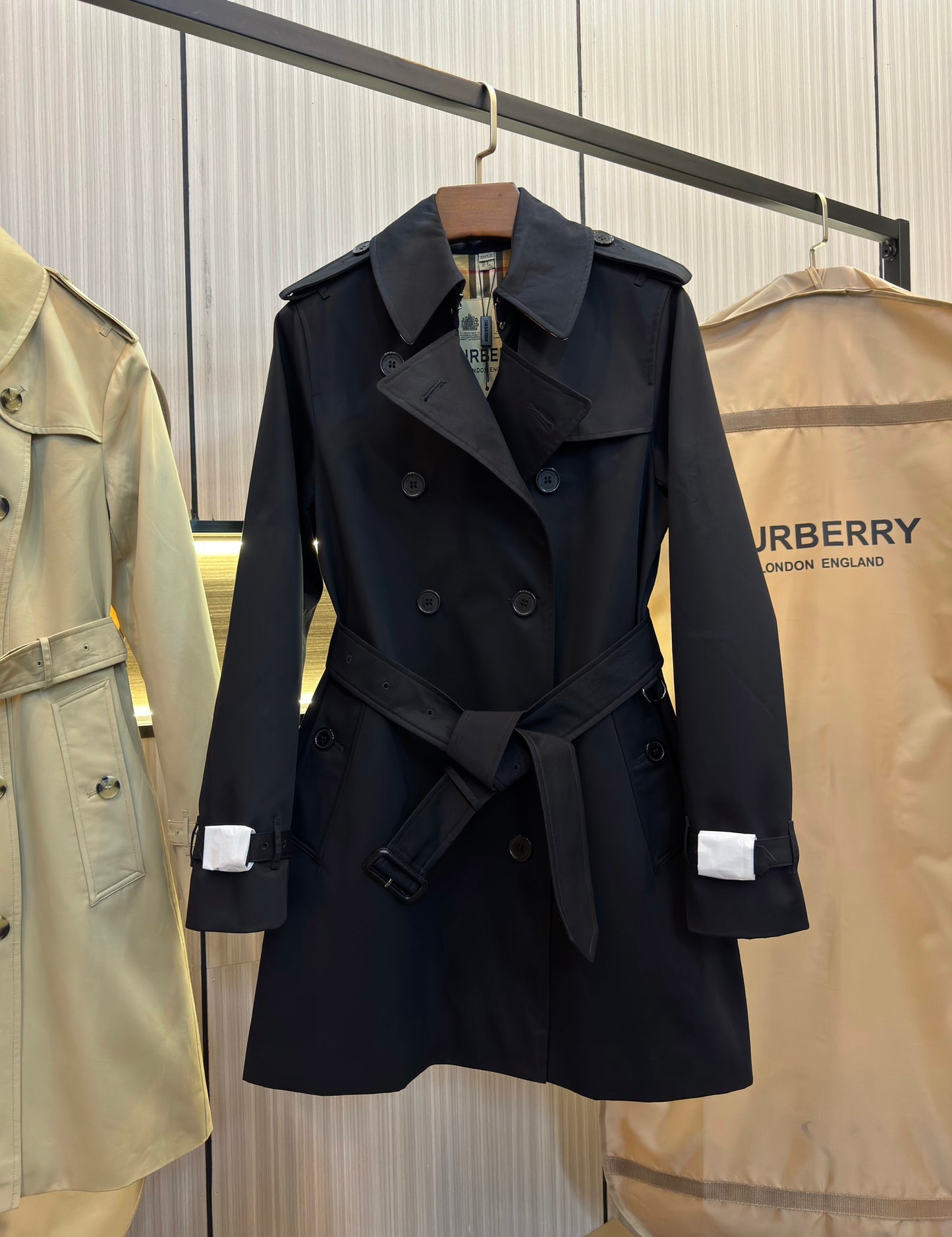 Burberry Kensington Heritage Short Trench Coat