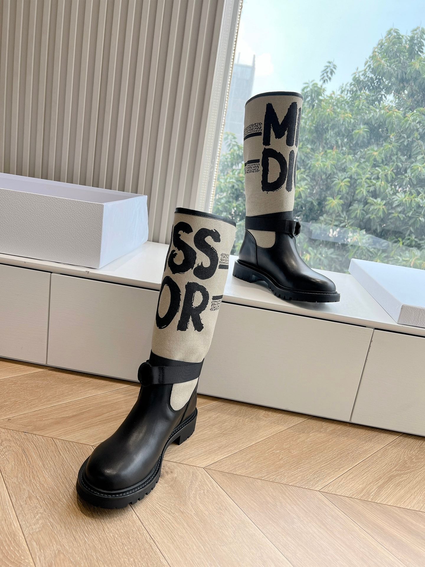 Dior D-Major Electric Embroidered Knee-High Boots – 2024 Autumn/Winter Collection