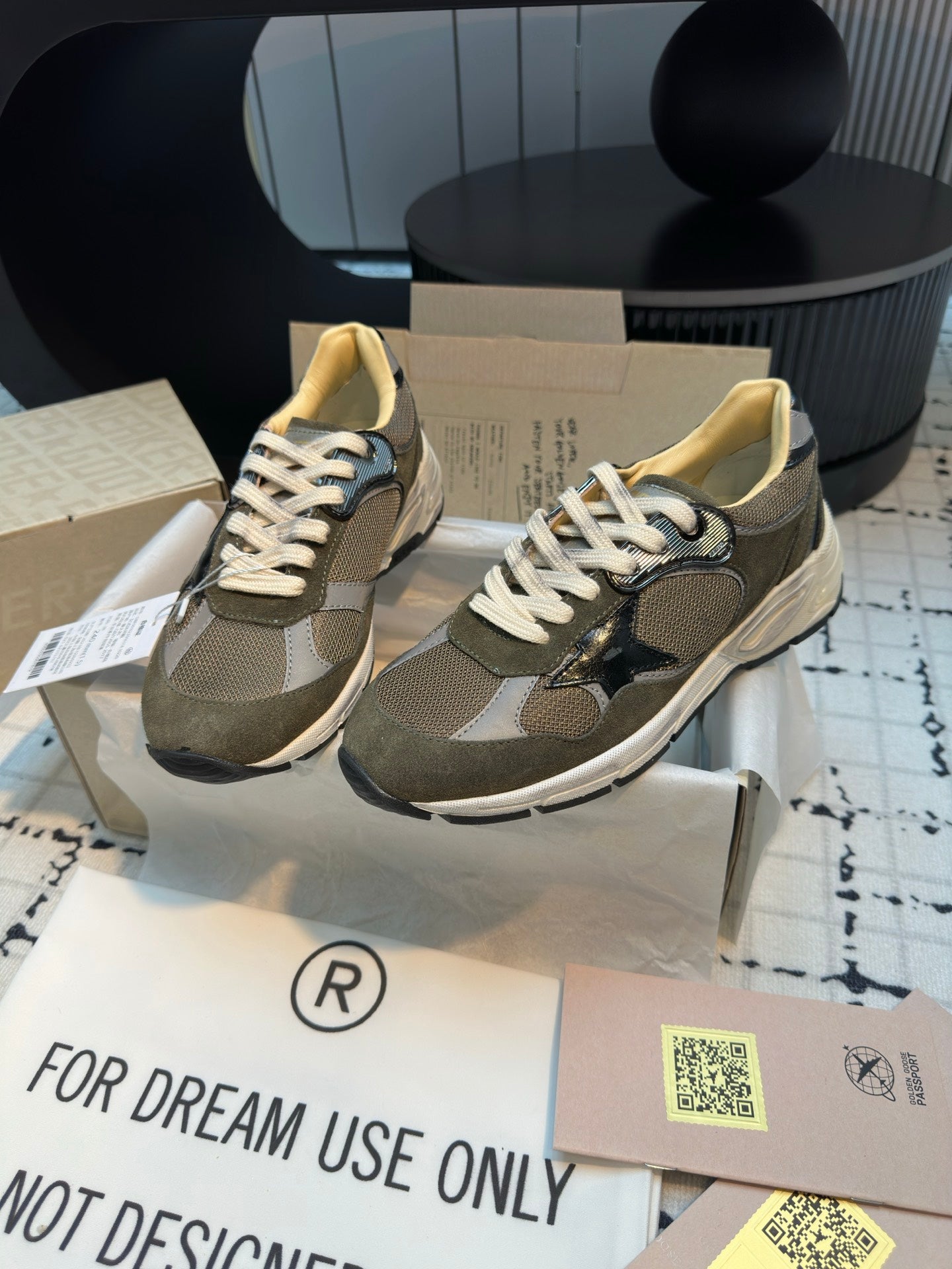 Golden Goose Deluxe Brand Sneakers