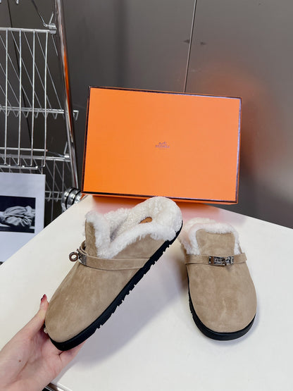 Hermès Kelly Buckle Fur Slippers – Autumn/Winter Collection