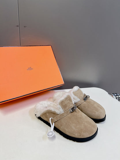 Hermès Kelly Buckle Fur Slippers – Autumn/Winter Collection