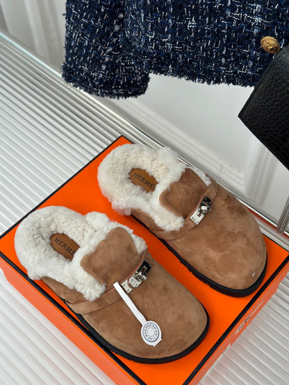 Hermès Kelly Buckle Furry Slippers – Autumn/Winter Collection