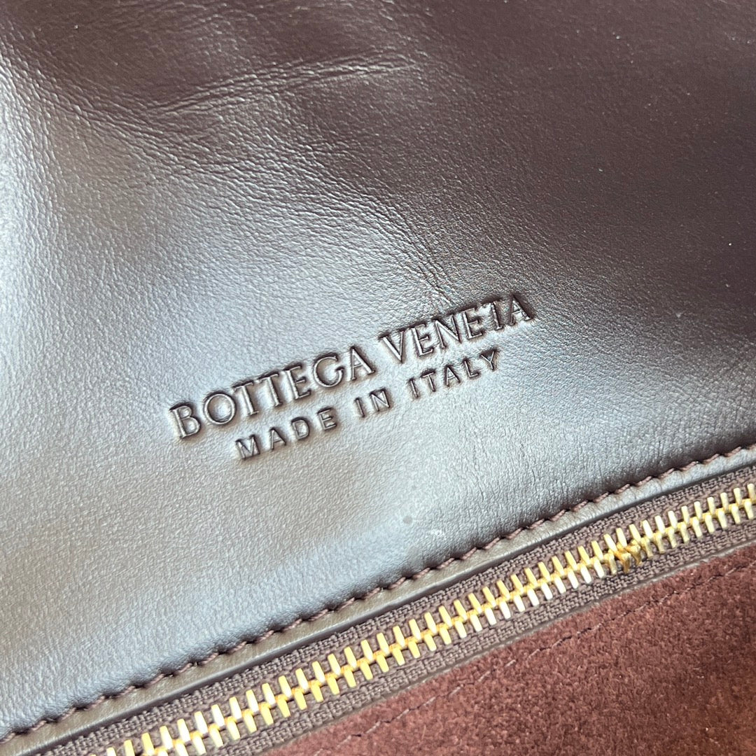 Bottega Veneta Small Liberta Handbag – 24FW