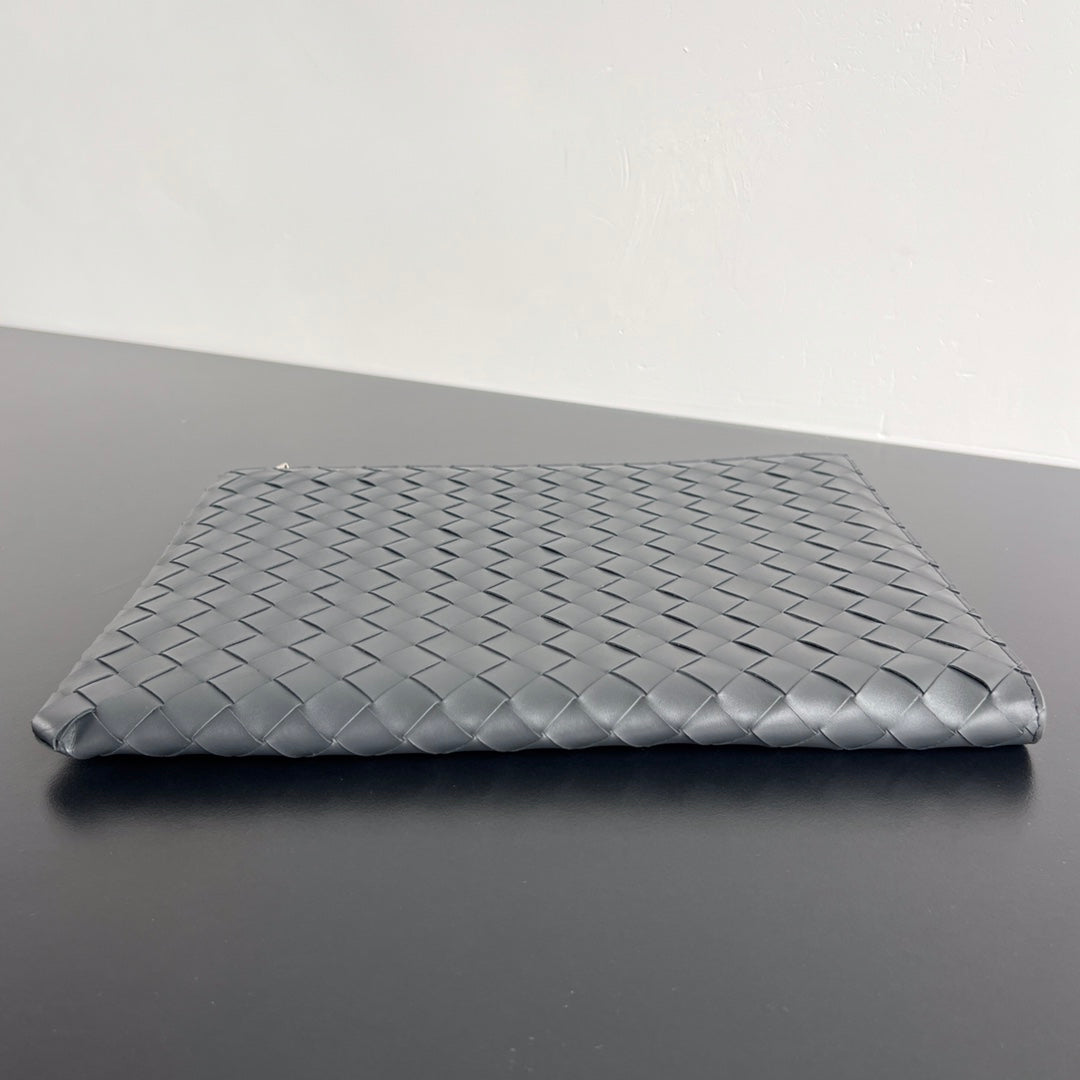 Bottega Veneta Intreccio Half-Zip Clutch Bag 607479