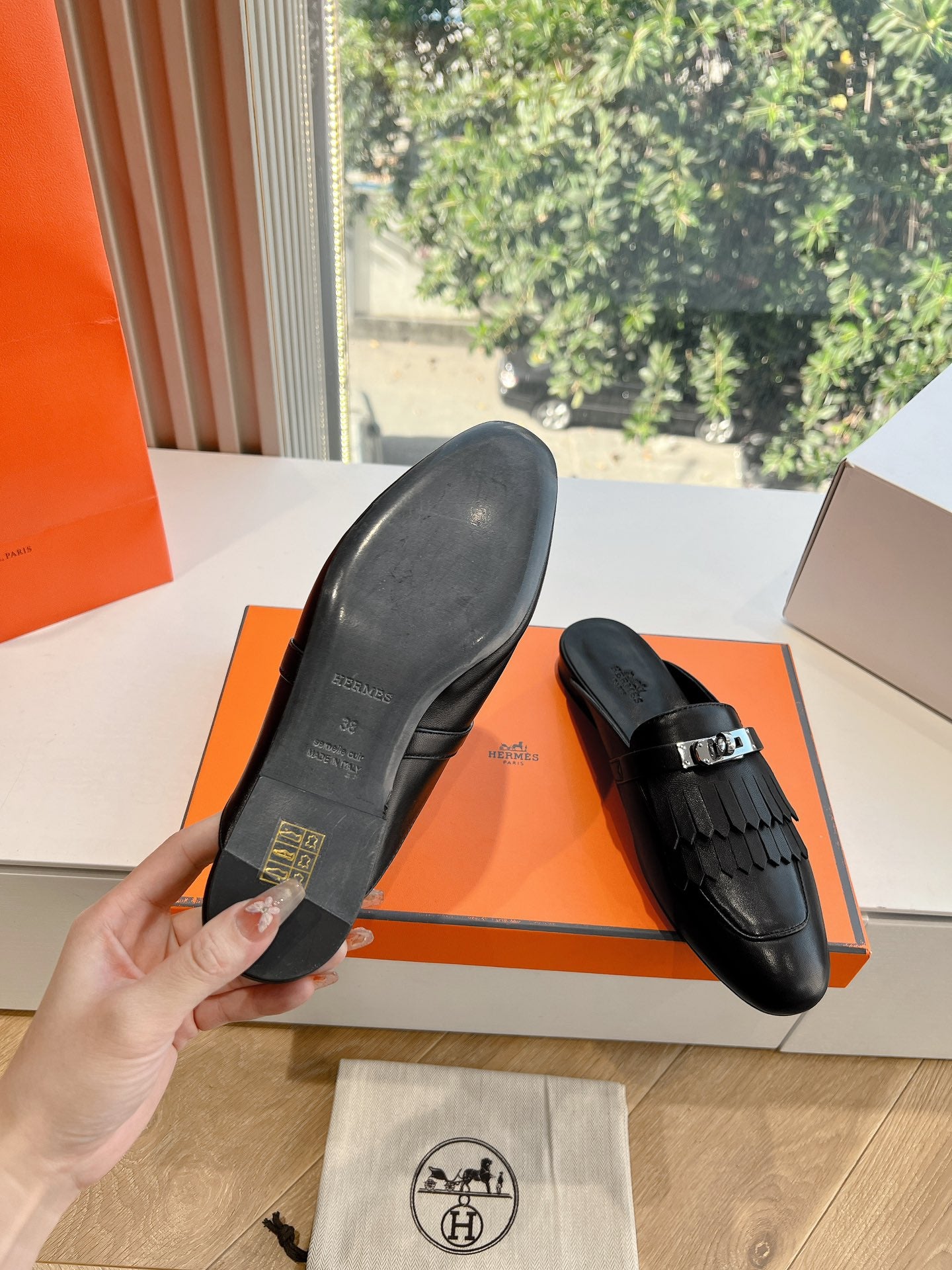 Hermès Calfskin Mules – 25SS/FW Collection