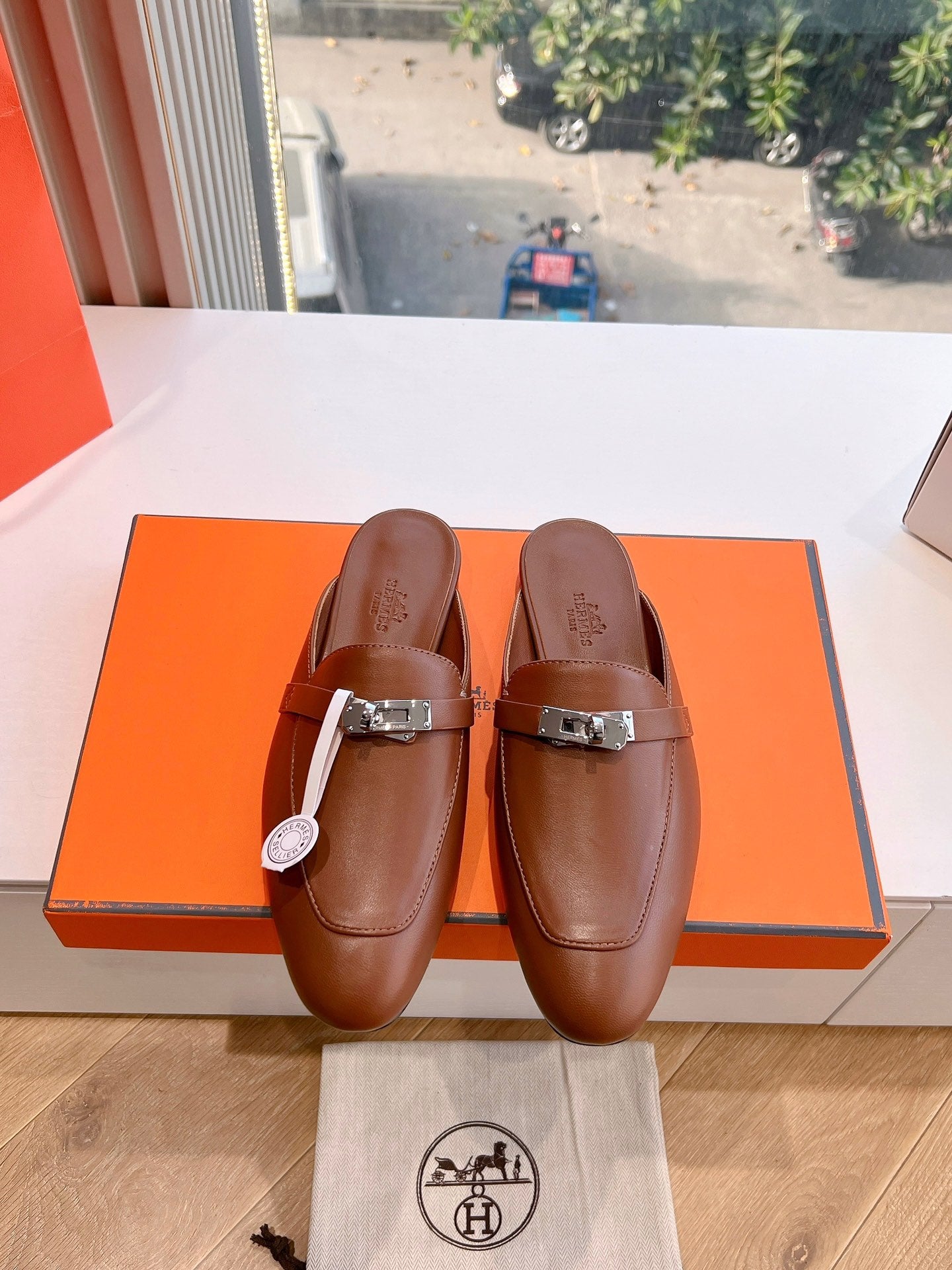 Hermès Calfskin Mules – 25SS/FW Collection