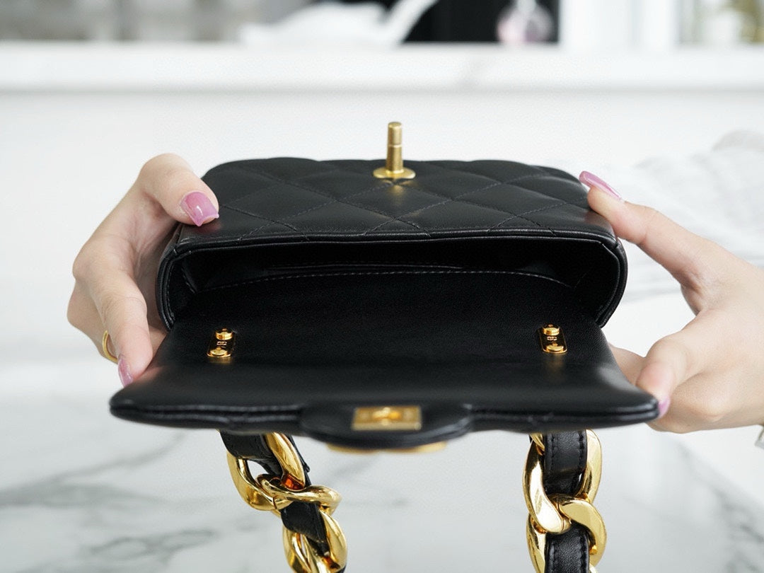 Chanel 22SS Mini Thick Chain CF Shoulder Bag