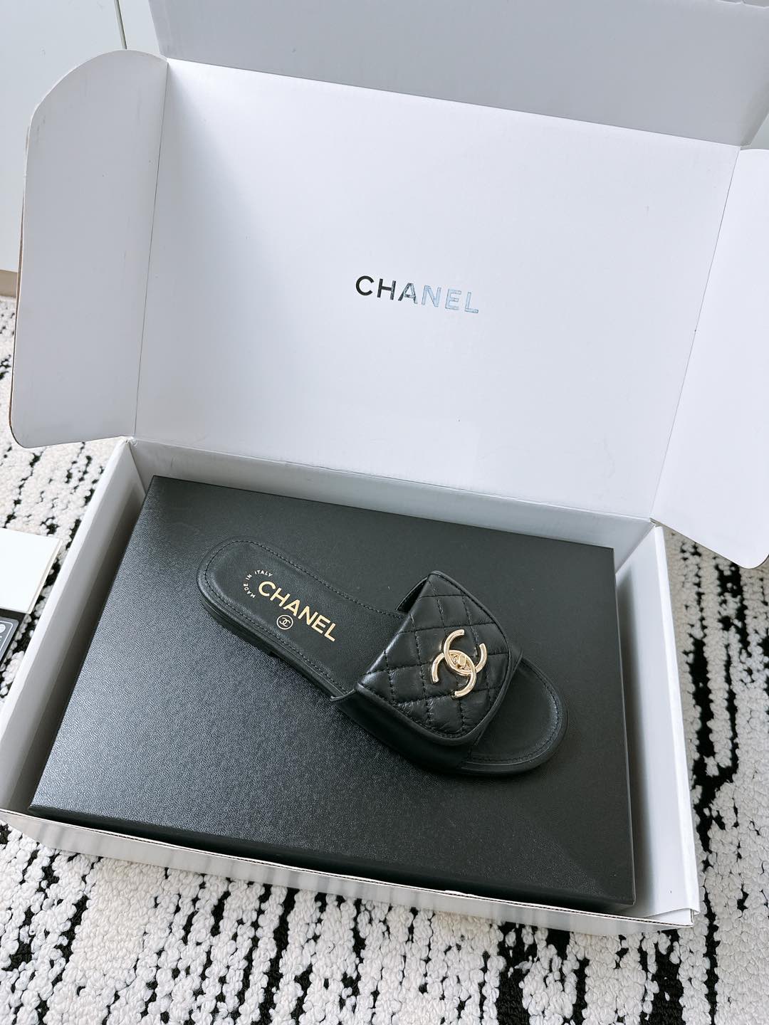 Chanel Quilted Buckle Flat Sandals – 25 Collection – Spring/Summer