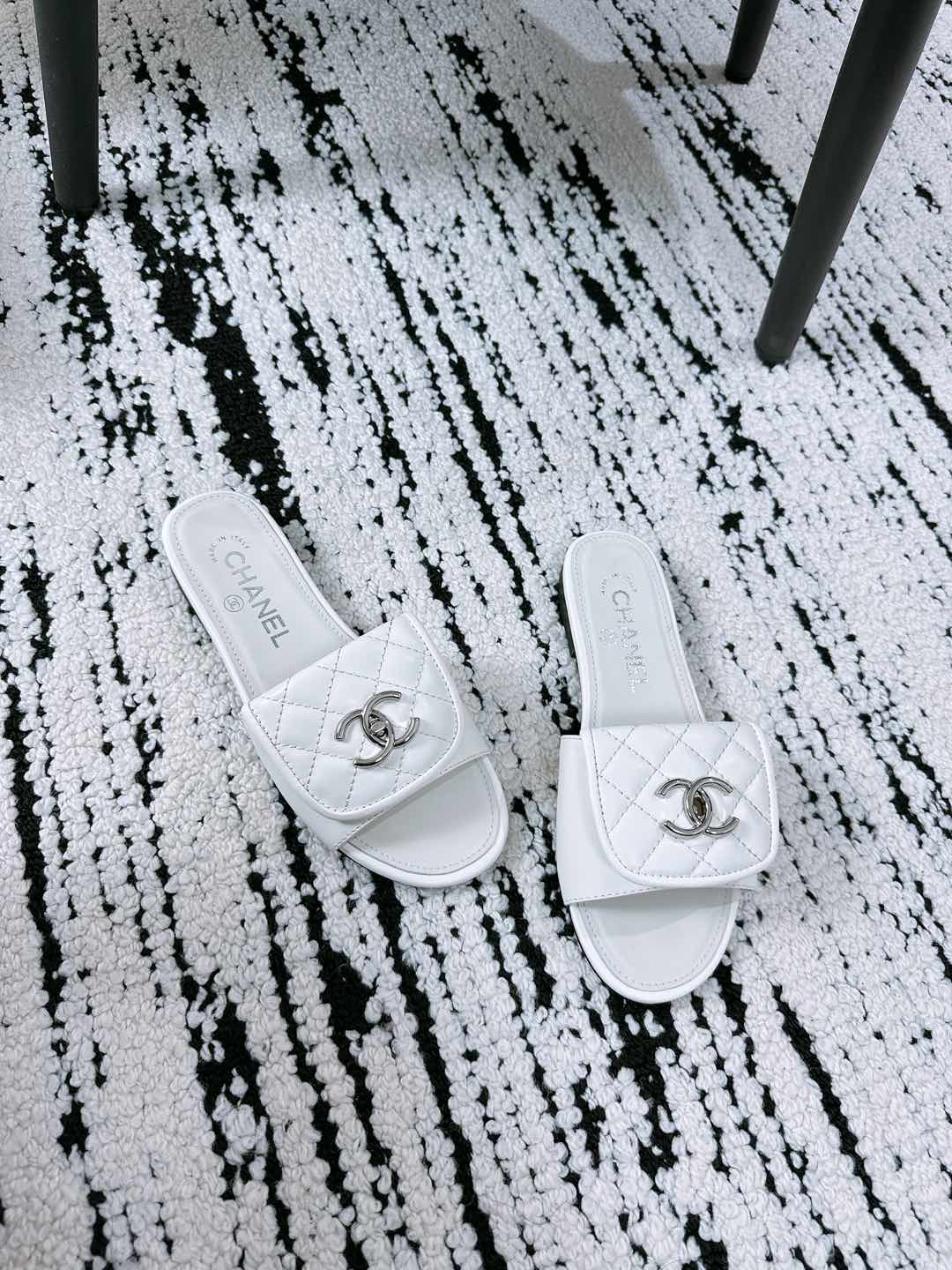 Chanel Quilted Buckle Flat Sandals – 25 Collection – Spring/Summer