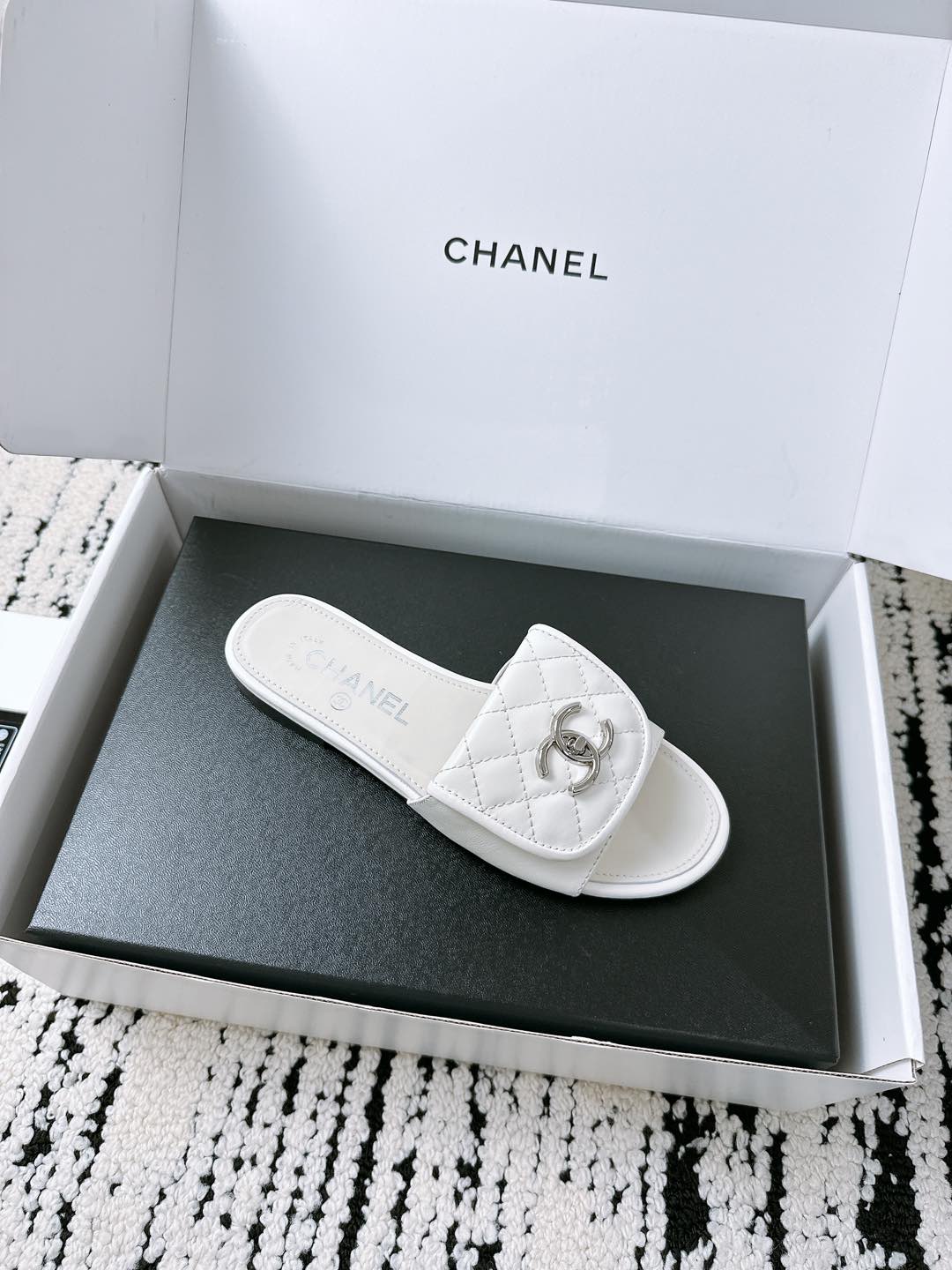 Chanel Quilted Buckle Flat Sandals – 25 Collection – Spring/Summer