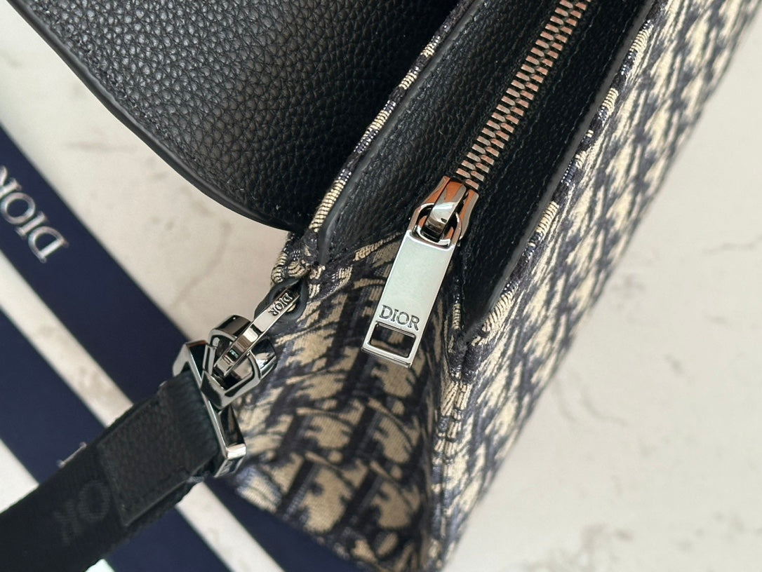 Dior A5 Oblique Triangle Clutch Bag – 2025 Spring Collection