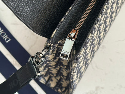 Dior A5 Oblique Triangle Clutch Bag – 2025 Spring Collection