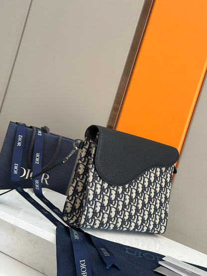 Dior A5 Oblique Triangle Clutch Bag – 2025 Spring Collection