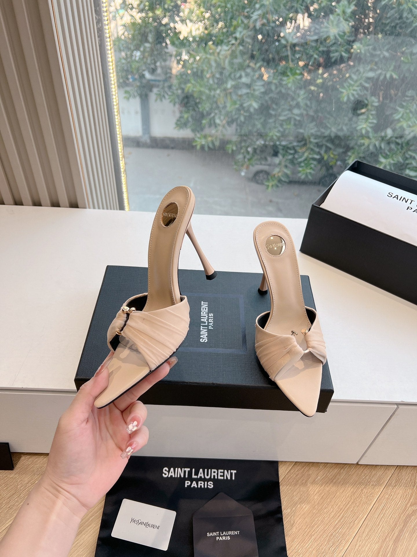 Saint Laurent Lee Metal Chain Pointed-Toe Pumps