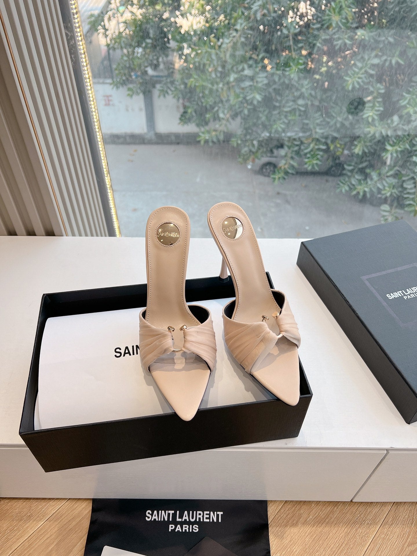 Saint Laurent Lee Metal Chain Pointed-Toe Pumps