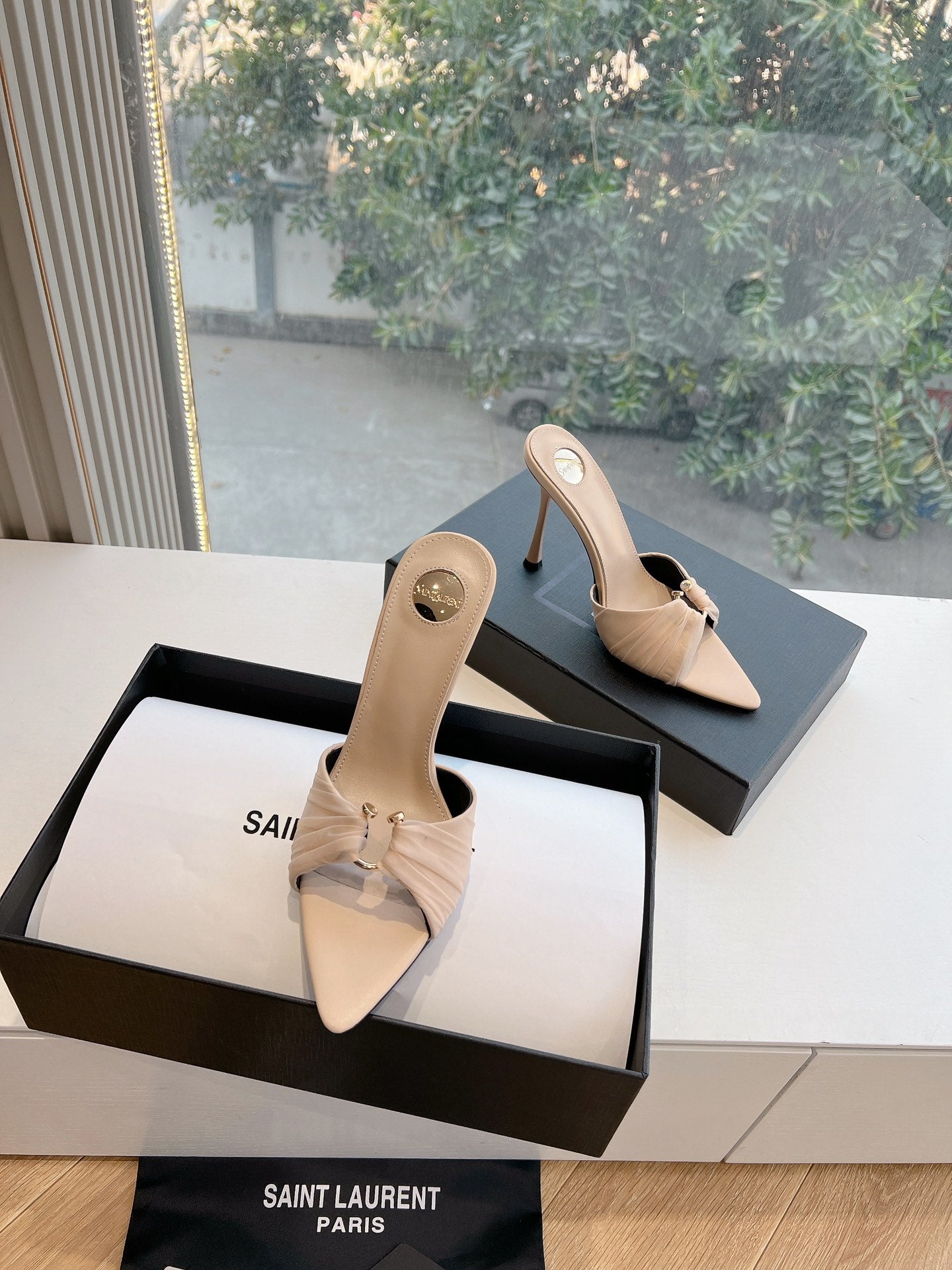 Saint Laurent Lee Metal Chain Pointed-Toe Pumps