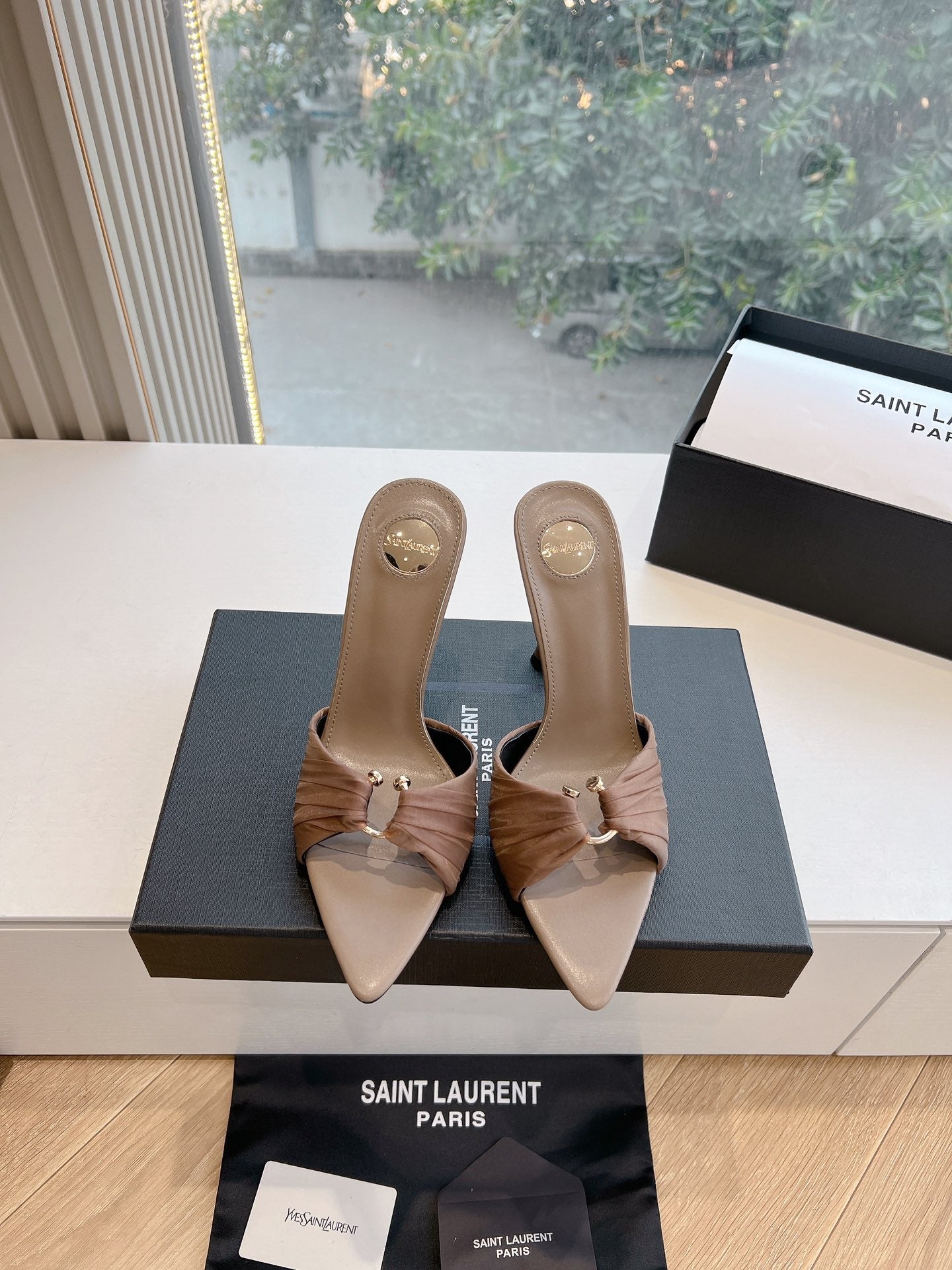 Saint Laurent Lee Metal Chain Pointed-Toe Pumps