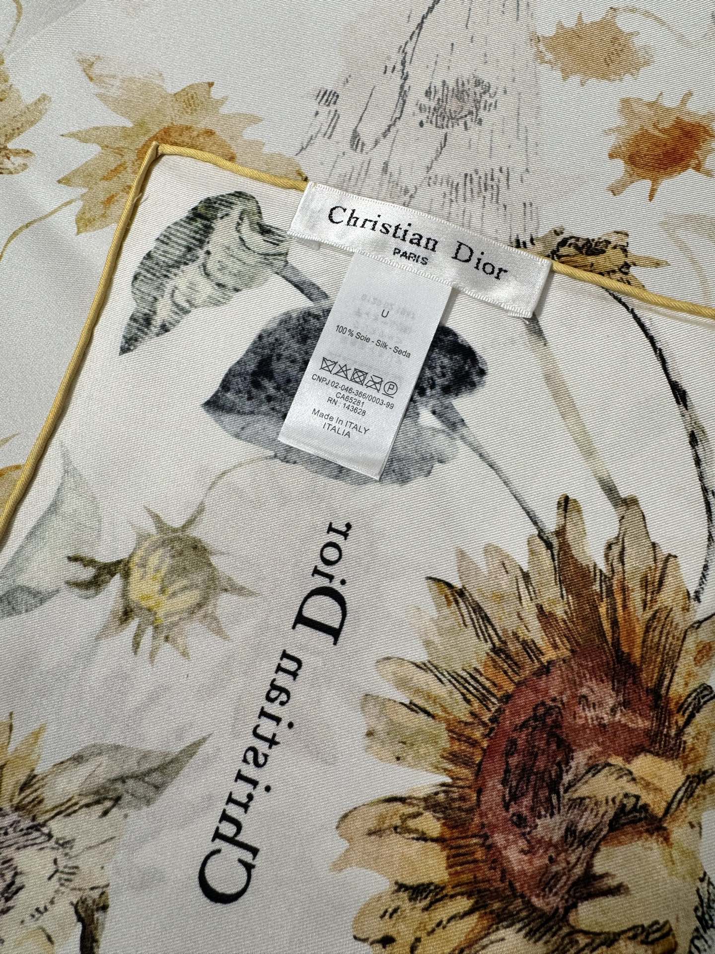 Dior Daisy Reversible Silk Twill Scarf – 2025 Spring Collection