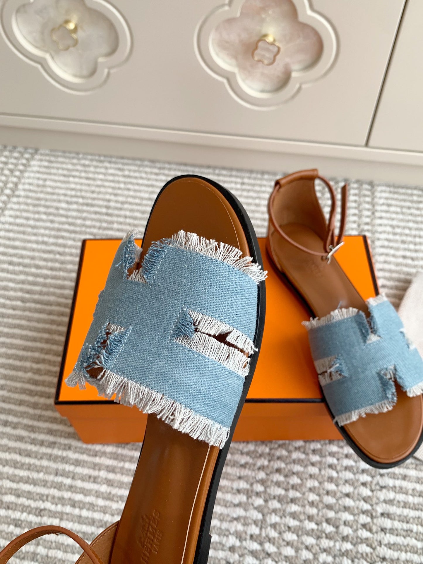 Hermès Santorini Classic H Flat Sandals