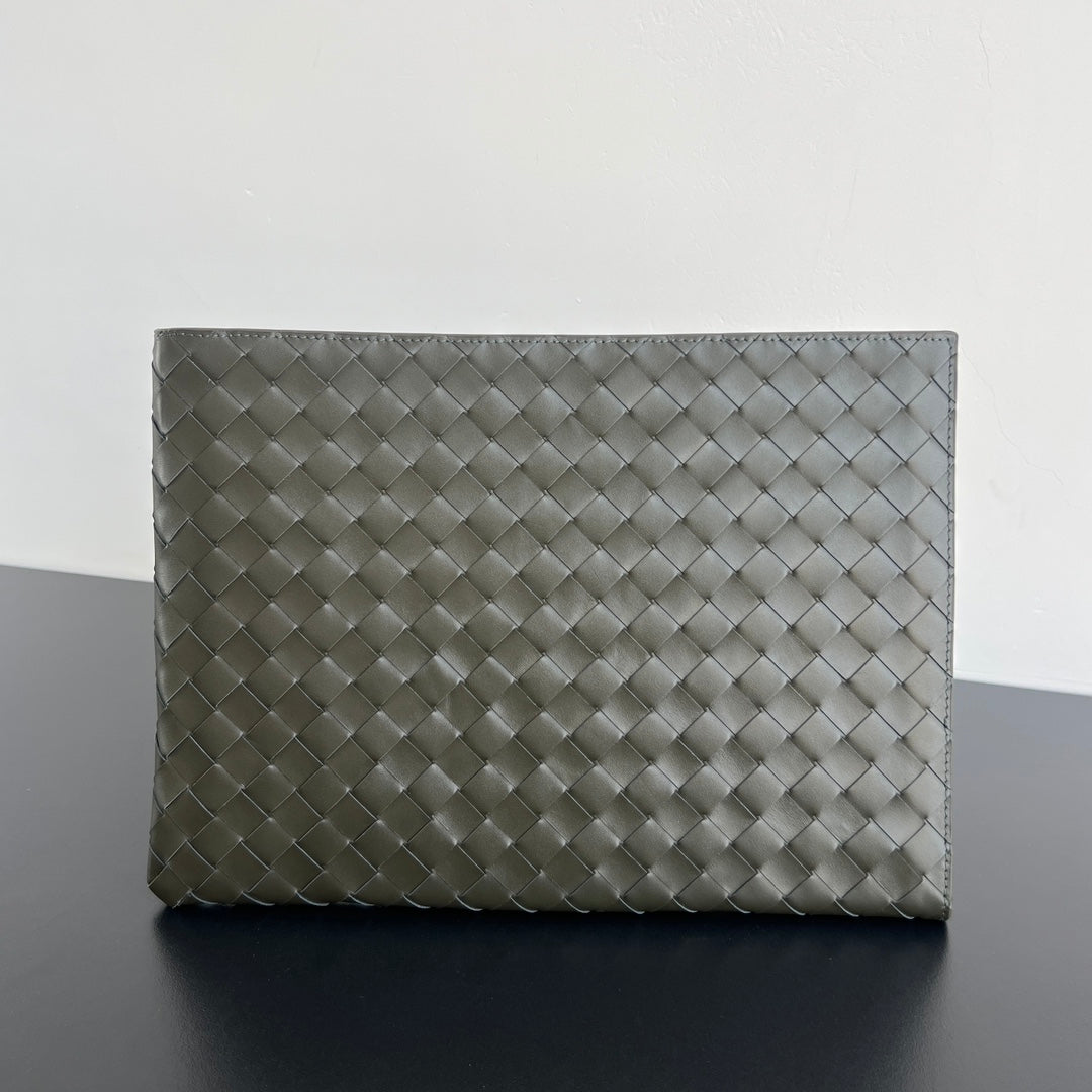 Bottega Veneta Intreccio Half-Zip Clutch Bag 607479
