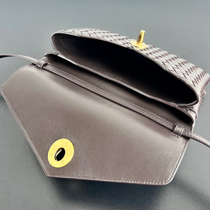 Bottega Veneta Knot Lock Crossbody Bag – 2025 Early Spring