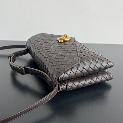 Bottega Veneta Knot Lock Crossbody Bag – 2025 Early Spring