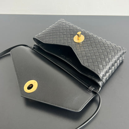 Bottega Veneta Knot Lock Crossbody Bag – 2025 Early Spring