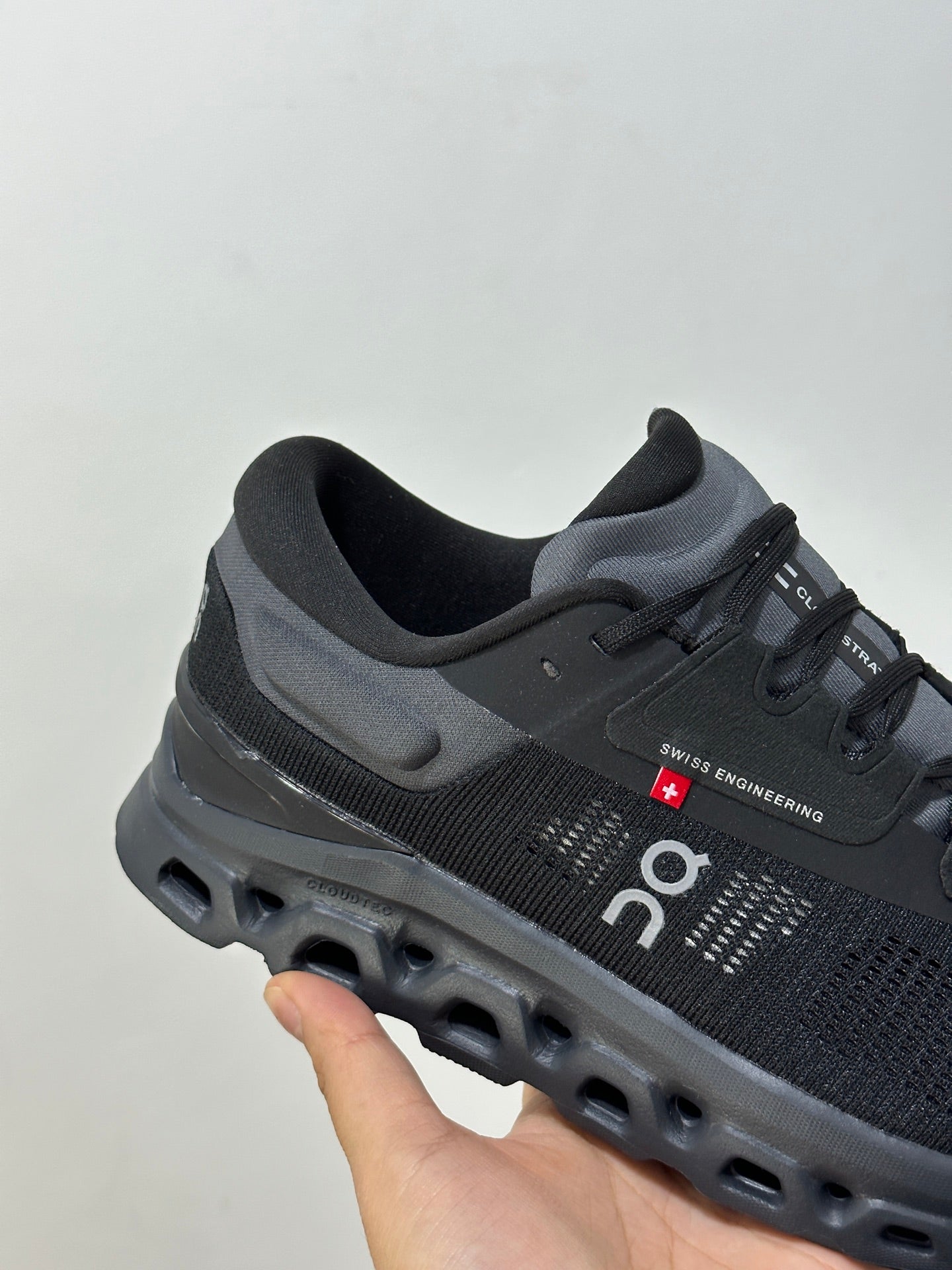 On x Roger Federer Cloudstratus 3 Special Edition Sneakers