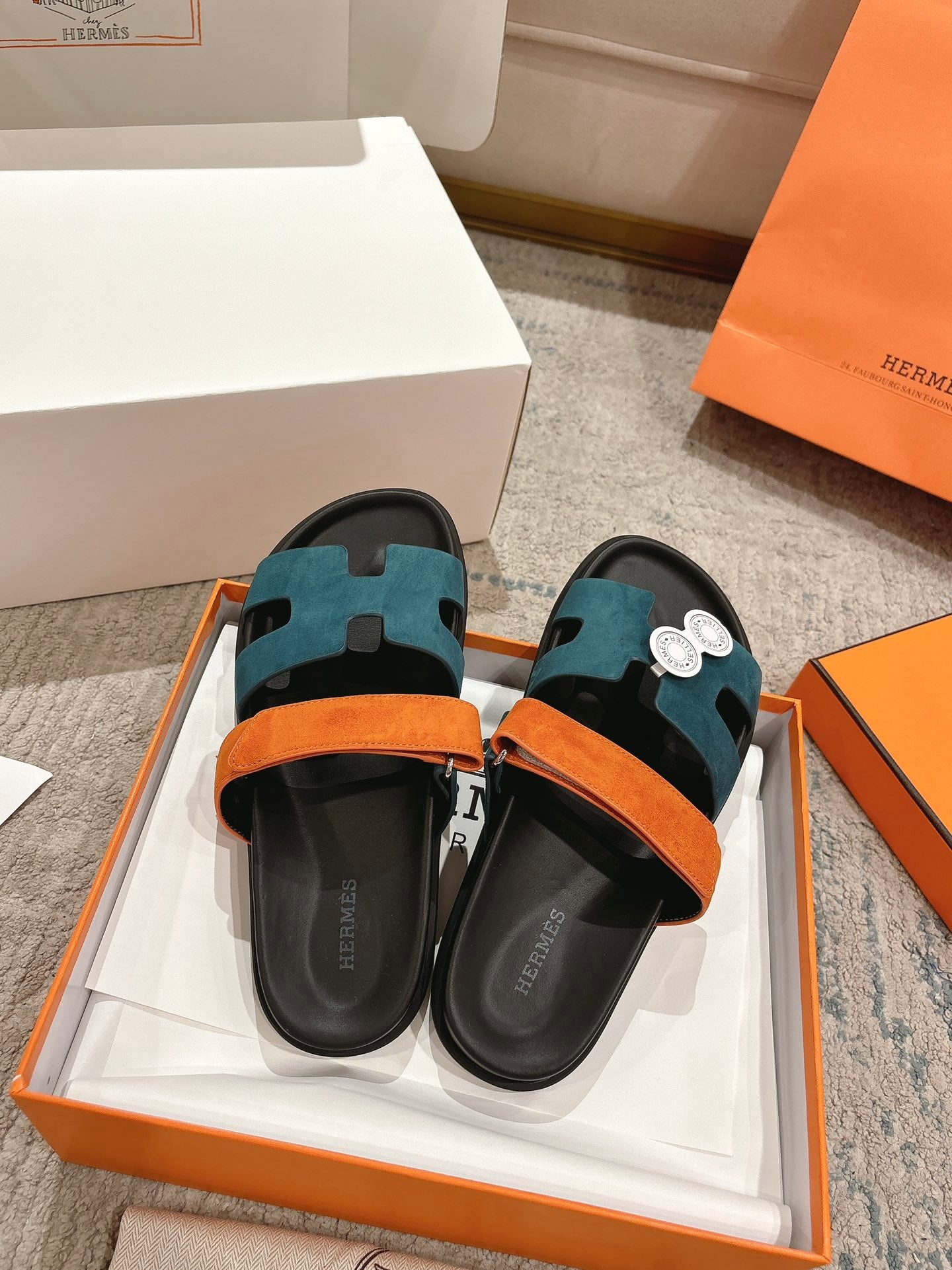 Hermès Chypre Leather Unisex Slides – 2023SS