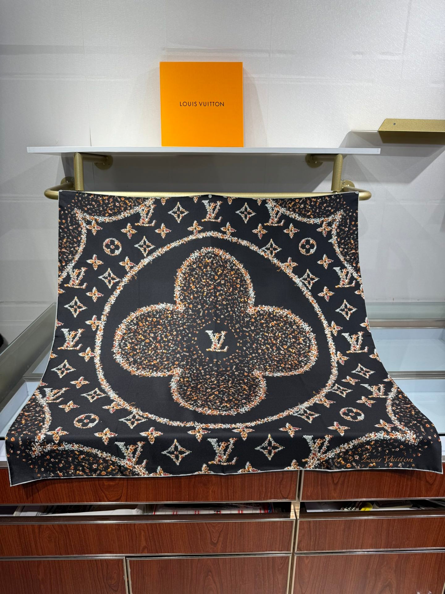 Louis Vuitton 18 Momme Silk Twill Square Scarf – 2025 Spring Collection
